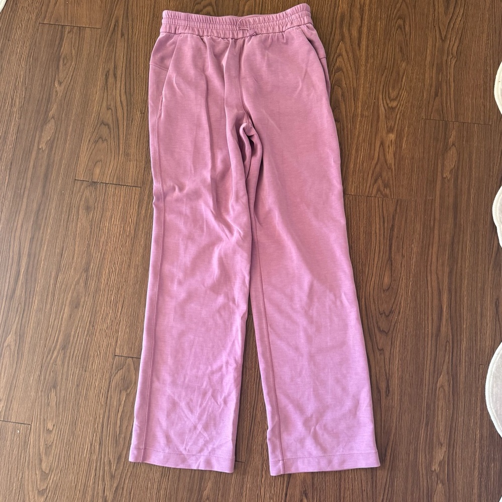 Lululemon’s dusty pink soft stream sweatpants